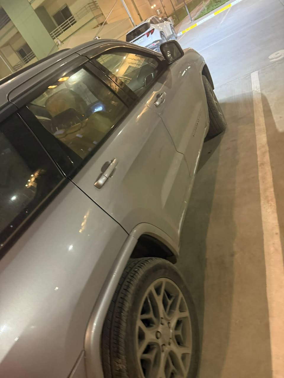 السلام عليكم  
عندي jeep 2021  
 رايديها 230$ وبيها مجال 
مكان السياره بغداد الرصافه  للتواصل  

 متوفر واتساب فقط ***********
