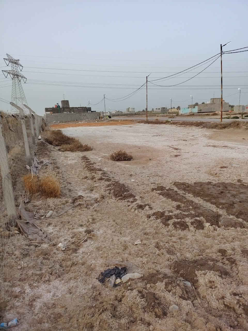 عرصه للبيع المساحة 200م. منطقه هادئه ومخدومة بلكامل. ماي كهرباء اناره ليلية خط مولدة. مدرسه براس الشارع.
اي استفسار اتصل بالرقم.***********. غير متواجد ع فيس
