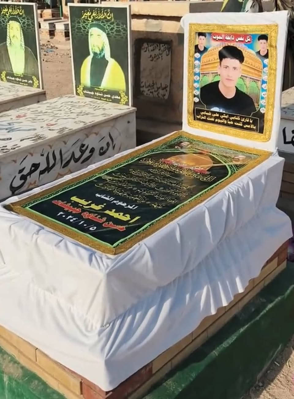 جادر قبر لحماية القبر من أشعة الشمس والأتربة يتم التنفيذ حسب طلب يوجد طباعه صوره المتوفي للحجز ارسال صوره القبر والمديل واتساب ‏‪ ***********‬‏توصيل كل المحافظات
