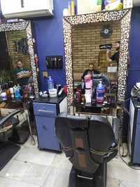 عندي 3 كراسي و3 مرايات و3 ميوزه ابيعهن شلع السعر 300 الف العنوان بغداد...