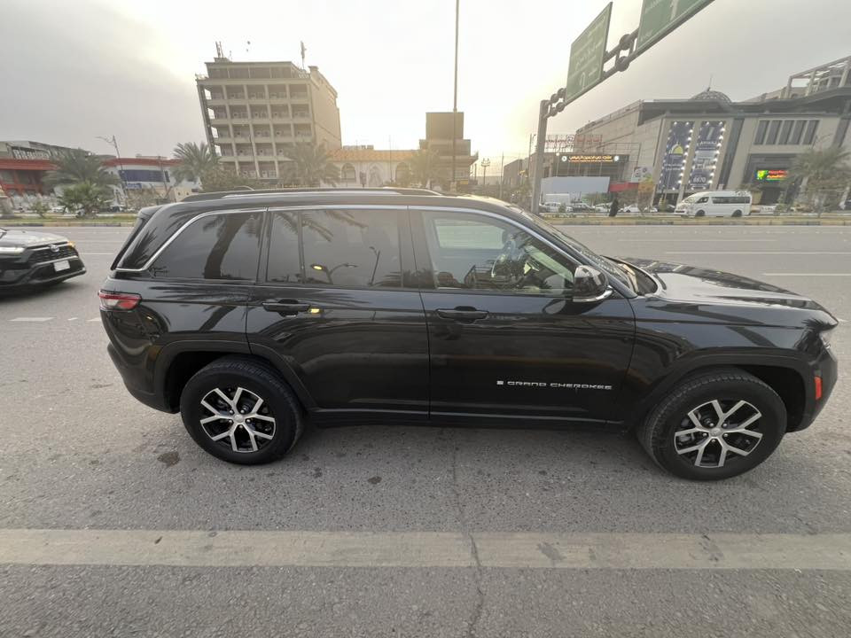 جيب كراند شيروكي لمتد 2024

🚗 المواصفات:

- محرك 3600 (6 سلندر) – مرغوب وقوي  

- ماشية: 14,000 ميل فقط  

- 5 ركاب  

- بانوراما كاملة 🌞  

- فول مواصفات (Limited)  

📸 ملاحظة:

- السيارة كانت حادث خفيف (موضح بالصور)  

- بدون رقم  

- تم تبديل باب الجنطة + الجامرلغ  

- جميع القطع المستخدمة أصلية وبنفس اللون  

💰 السعر: ٣٠٨ ورقة

📉 قابل للتفاوض للجادين فقط  

📞 للاستفسار:

***********  

✨ سيارة نظيفة جداً ومناسبة للاستخدام اليومي أو السفر، جاهزة وما تحتاج أي صرف.

#للبيع #جيب #كراند_شيروكي #سيارات_العراق #فرصة
