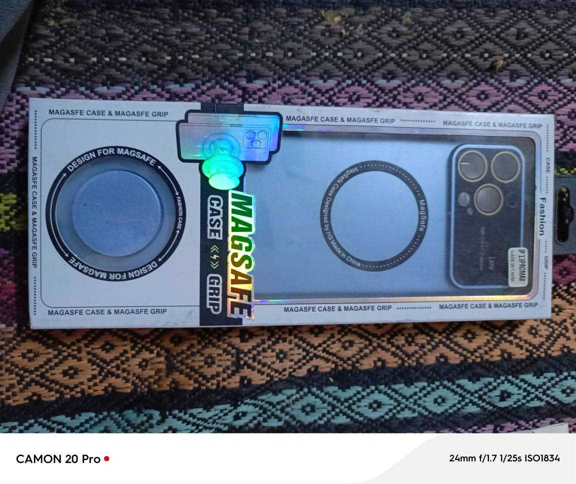 كفرات مال ايفونات شلعة بيهن بل 400كفر وبيهن شواحن وكيبلات  وعندي كراتين فارغة هم مكاني بغداد المدينة او الشعب *********** بغداد, العراق
