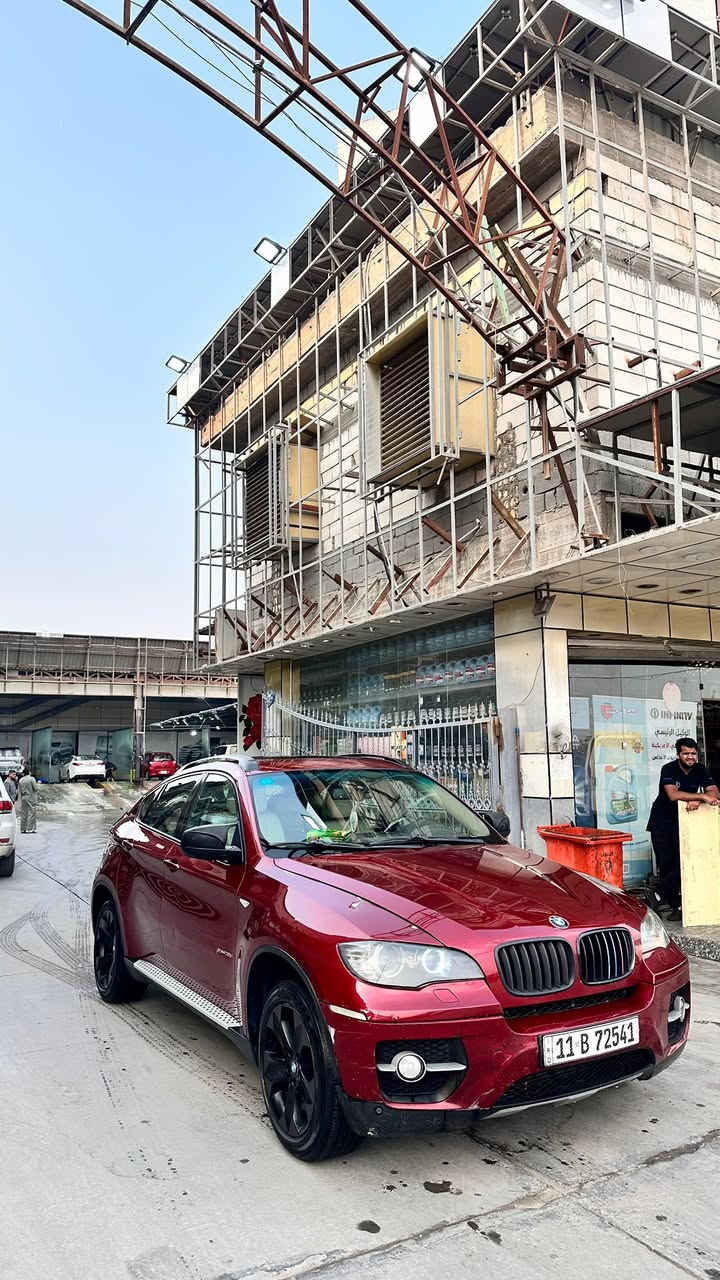 للمروس فقط للمروس فقط
اللهم صل على محمد وآل محمد 
السلام عليكم  
BMW X635i 
موديل 2011 
رقم بغداد دولي  باسمي 
خليجيه وكالة العروش بيها فقط داير خلفي دحجه ومسويها
 محرك 35i n55
ماشيه 200 الف كيلو 
السيارة فول مواصفات بلاديه 
سقف سلايت
12 قرص 
مري شفط 
داتشو 
داخل اوف وايت 
كشنات حضن  vip
كاميرات عدد 5
بردات خلفية 
حساسات محيطيه 
تبريد ثلج +تدفئه
بصمه
تخم تاير جديد 
مكينه كير كفالة 
وبدي كذالك عده الطخه 
دشبول  مصفر بدون مسج  
مكان السياره بصرة/بغداد
***********
***********
