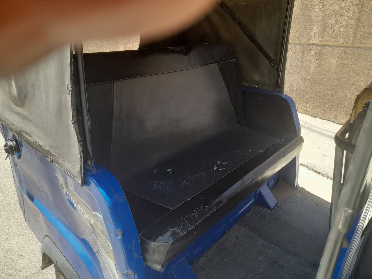 تكتك بياجو موديل ٢١ أوراق مجفته جديد قبل ١٠ ايام تجفيت  شركه تايرات جديده كابريتا جديده 
مناقصه اي شي 
العنوان البياع تقاطع درويش 
السعر : ٣مليون 
الرقم:
***********
