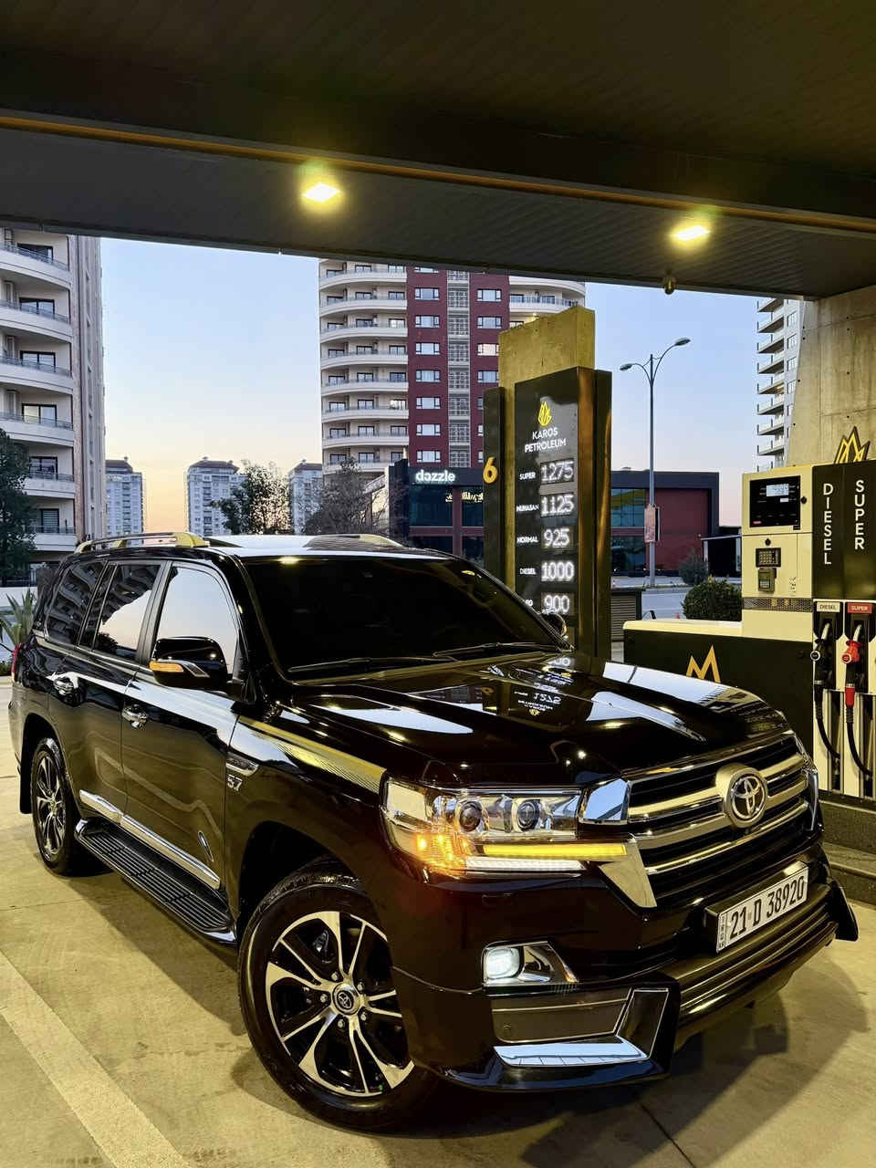 تيوتا لاندكروز 2020 ( لكزس V.X.S )
ماشآءالله  تحدا شرط ماكو هيج نضافطها
‎جكات
داخل ديزاينو
ستيرن كاهرباى
سندوق شفط
رادار
كشنات تبريد
٥كاميرات
محرك (5.700) ليكزز
‏‎ماشييه 53 كم حقيقي
‏‎لاندكروز VXS 
‎‏‎موديل.موديل 2020
‎‏‎فول مواصفات 1/1
‎‏‎السيارة مواصفات اللكزس 
‎‏‎-جوبلس تصعد وتنزل 
‎‏‎-شاحن لاسلكي 
‎‏‎- نضام ترحيب عند الاقتراب 
‎‏‎- دبل ماوس 
‎‏‎- شاشة تحكم لكزس 
‎‏‎- شاشات عدد 3 
‎‏‎-تشغيل عن بعد 
‎‏‎- كراسي كهرباء 
‎‏‎- مكينة V8 /5.7
‎‏‎-زراك لايت 
‎‏‎- 5 بصمة ابواب 
‎‏‎- سيستم صوت لكزس 
‎‏‎- ستيرن صاج 
‎‏‎- 8 ايرباك
‎‏‎- فور ويل 
‎‏‎- حساسات امامي خلفي 
‏‎ماشي 53کم
‏‎- نضام ايكو تقليل صرفية 
‎‏‎-ثلاجة 
‏‎مواصفات VX.S معروفة ما يحتاج اذكر لبقية 

‎ا‎مكفولة كفالة عامة من الدعامية إلى الدعامية 
‎ا‎بدون بارد بدون صبخ ،بدون رصعات ،بدون حتا شخط
‎ا‎،رمل مابي ،حتا لحية بدون صبخ بقية كلها بشرط

‎محرك كير بشرط مامفتوح
‎سيارة حيل نظيفة كلشي عل بلاد لوك
‎سنوية زنكة كلشي جديد مدفوع لـ2029
‎باسمي السنوية بشرط تحويل و خرامة 
‎سيارة مابيـها دينار مصرف كامل من كل نواحي

سعر567$
رقم صاحب سيارة ***********
‎‏‎
