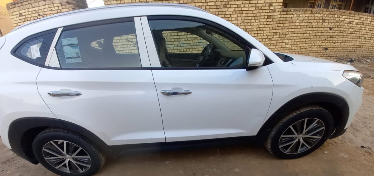 السلام عليكم 
توسان 16 ابيض خليجي محرك 2000دوش مكفولة محرك وصبغ عدا بارد بخشم البنيد وباب السايق رقمها ميسان مكان السيارة العمارة السعر المطلوب 166 بيها مجال
*********** رقمي للتواصل
