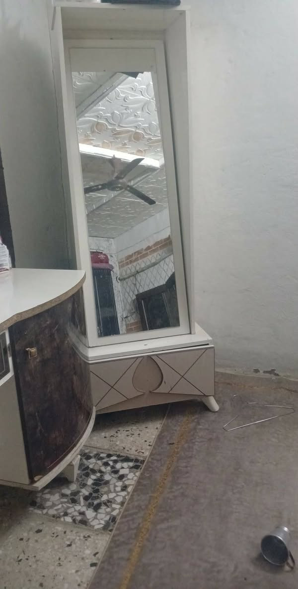 السلام عليكم عندي ذني الغراض مال بيتي للبيع مستعجلة ع بيعتهم ***********
