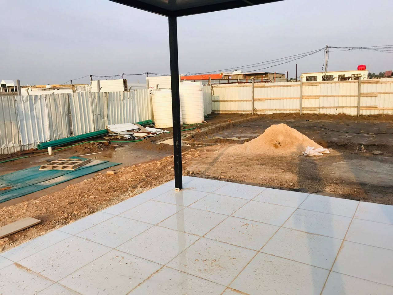 سلام عليكم اخواني بسبب ضرف خاص جنت عارضه 55 مليون حاليا بسبب ضرفي ومستعجل سعره 48 مليون لان بصفه نصف دونم جاي ينباع ب50 بس المشتكى لله متوازي اريد ابيع 
مزرعه للبيع خلف مطعم واثق نفس شارع التبليط مال مطعم واثق مساحته دونم واجه 20 متر تبعد عن التبليط الفرعي 70 متر وعن شارع الدغاره الرئيسي السايدين التبليط  400 متر 
مزروعه نخل كافه الانواع واشجار بس بعدهن بالبدايه ستوني ماخذه حولته باسمي كهرباء موجوده بيه وبخصوص الماي مسويله نظام تقطير وخزانات مسوي بيه واكو مشروع قريب عليه تكدر تسحب منه وبيه غرفه استراحه سندويج وطارمه خاصات مال استراحه باقي التفاصيل بالصور
للاستفسار ***********
