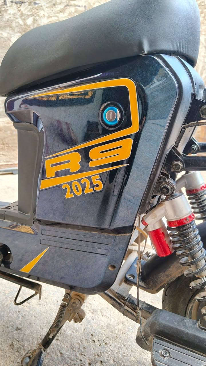 السلام عليكم..
دراجة " R9 " للبيع نظيفة و ما بيها اي مشاكل دبل اشارة و بيها رجوع للخلف ايضا و تشتغل بتقنية NFC الامبيرية 32 و البطاريات 6 بطاريات شحنها و ادامته بلادي ما بيه اي مشاكل و استخدمها تطول هواي..
السعر 450 و بيها مجال..
للتواصل *********** واتساب و اتصال
