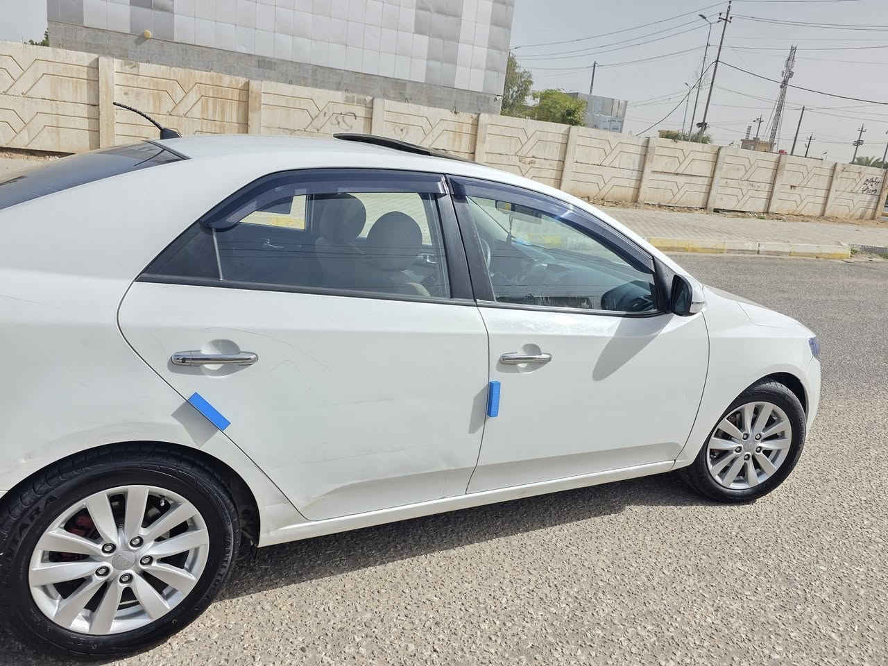 السلام عليكم سيراتو 13  بسمي  رقم اربيل تريد تحول تريد وكاله فول فتحه تحكم جهتين 4 دسك مكينه 1600 السياره جاهزه تبريد حديد تخم تاير   قطعتين اكليل السعر 104 الرقم ***********
