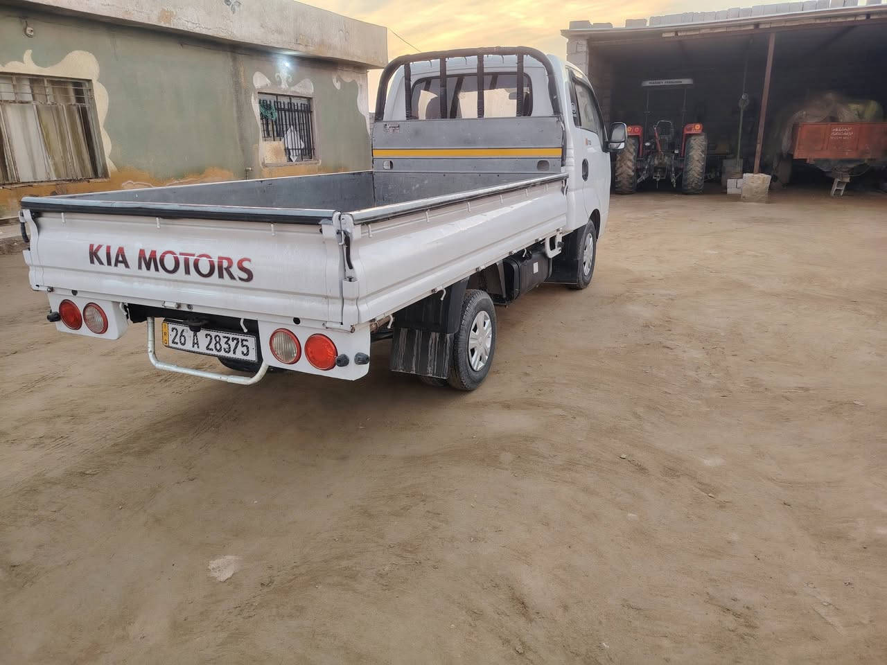 السلام عليكم للبيع كيا حمل موديل 2011
السيارة جديده مكفوله كفاله عامه  
الكشر شوفت العين  كير محرك تايرات كلو شرط 
تبريد تدفئه كهربائيات كلها شرط 
السيارة جاهزة للعمل بدون اي نقص 
رقم صلاح الدين بأسمي شرط التحويل 
مكان السيارة تكريت ناحيت حمرين
السعرللاستفسار اكثر اتصل 
*********** ملاحظه السياره كله شركه بلاديه
