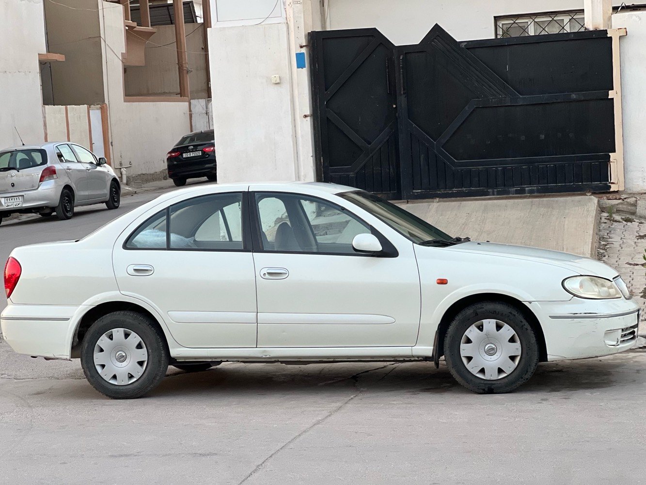 بسم الله الرحمن الرحيم 
نسيان صني موديل 2007 لون ابيض
مواصفات EX سياره نظيفة وحلوه 
حجم المحرك 16 (4 سلندر)
عدد المقاعد 4
نوع المقاعد قماش 
گير عادي 
لوحة السيارة كركوك خصوصي بسمي وشرط التحويل كلين تايتل 
مكفوله كفاله عامه سياره مال بيت 
رقم الهاتف/*********** الاتصال بالرقم
مكان كركوك .