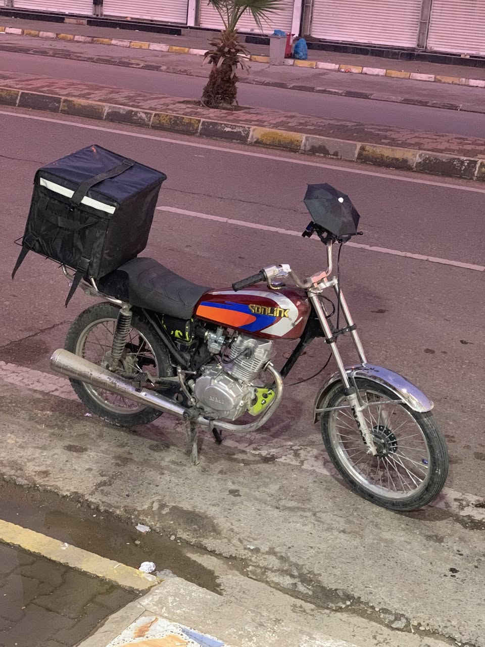 سلام عليكم عندي هاي دراجه للبيع موديل 2025 مكينه مامفتوح بس بيها بخار قليل سعرها 450 وبي مجال حك الجيه *********** فقط وتساب
