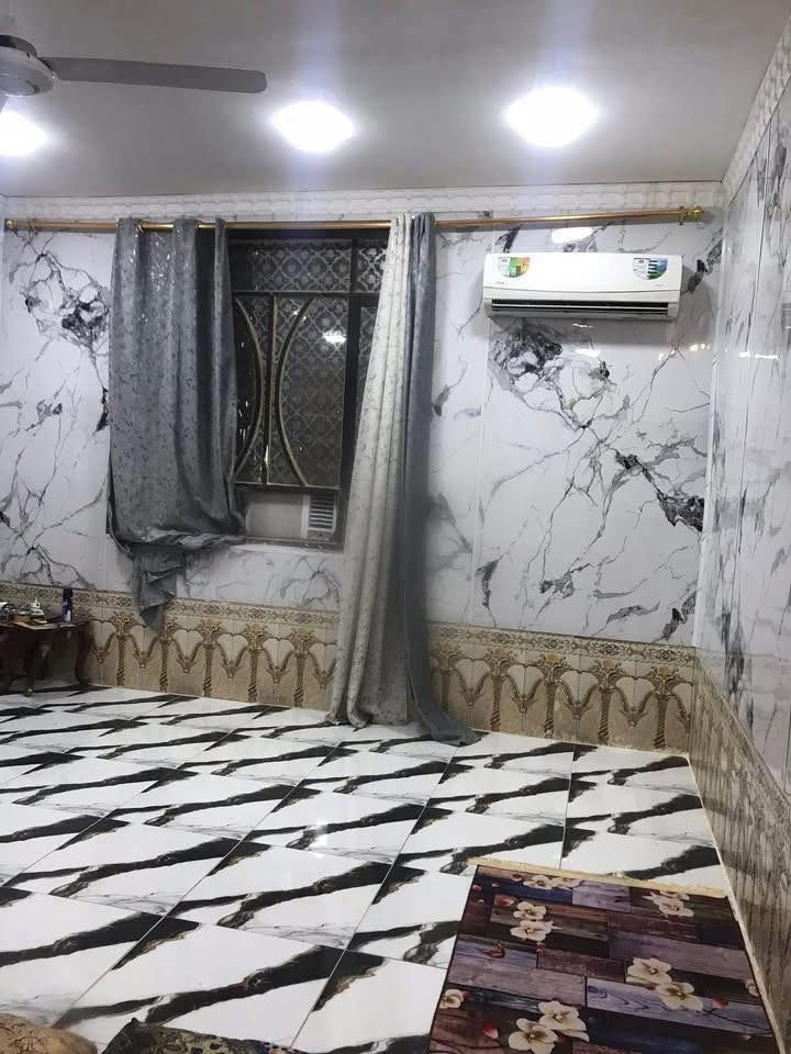 سلام عليكم بيت طابقين اصلاح زراعي مفوضه بل تطويب معملات تطويب كامل منطقه سكنيه خدمات كامله مدرسه قريبه كهرباء ماي مولده ذهبي شارع حله كربلاء قريب يبعد 100متر  بيت كله طابوك مساحه 200 يحتوي على 3غرف  فوك وجوه مطبخ ستقبال صحيات خرجيه وداخليه بيت عايز بس ارضيه  عرض شارع كدامه 10مليون بيت ركن السعر 55 بيع مستعجل االعنوان بإبل محيزم الثاني شارع مدرسه حمام سلام عمود 60 الستفسار مراسلت الصفحه ونتصال *********** @
— في ‏الحلة‏.
