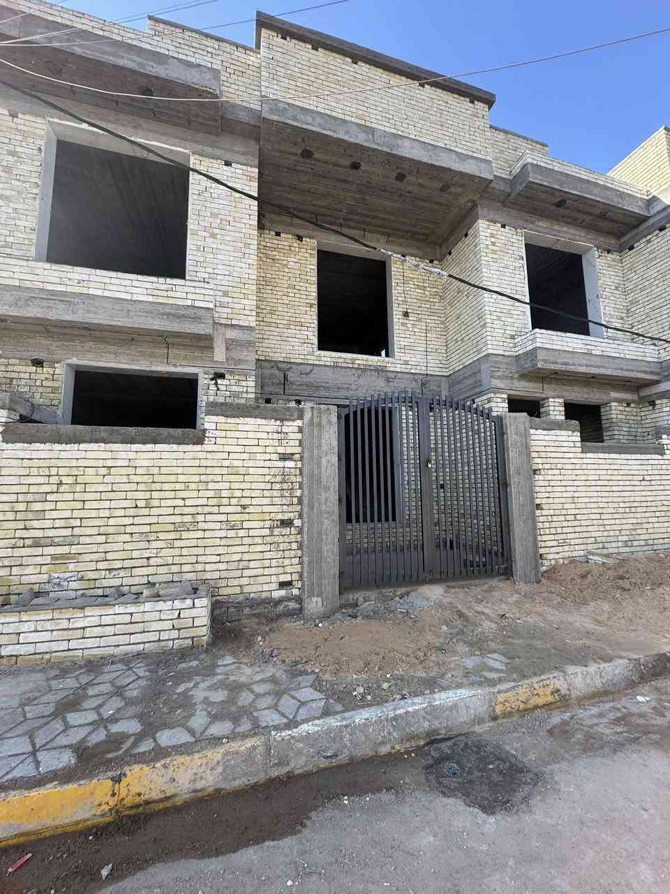 يا الله السلام عليكم دار للبيع 125متر
خلف معرض رضا حسون ثالث فرع 

الداد التشطيبات الداخليه كامله 60بل ميه 

الكهرباء 

المجاري 

الماء 

منضومه السبالت 

منضومه الكامرات 

لبخ الخارج 

تطبيق الصطح كاشي

تشميح الداخل 

تطبيق فريمات الشبابيك

تسيس خلاطات الماء دفت والغربيات دفن 

الموقع جدن ممتاز لاستفسار دى ***********
