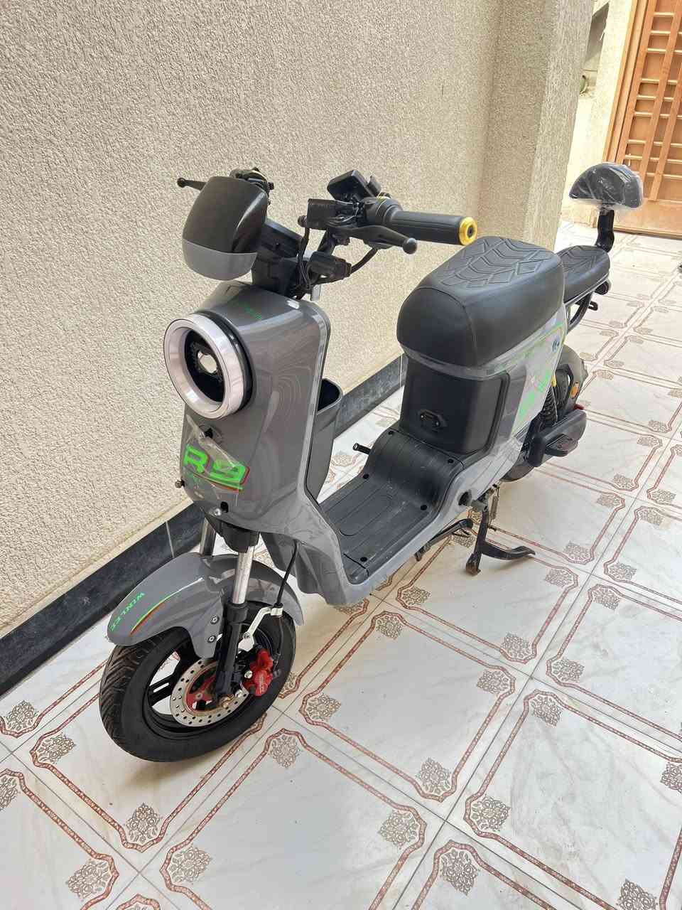 سلام عليكم دراجه شحن للبيع 2026 طك كارتون زلغ مابيه بطاريات الكبار جدد 5
مكاني البصره الزبير /التواصل ***********
