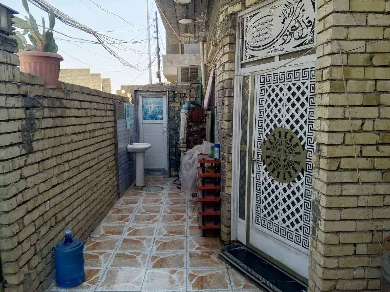 للبيع 150 متر الواجهة 10 والنزال 15 بالجواهري بناء جديد السعر مناسب ***********
