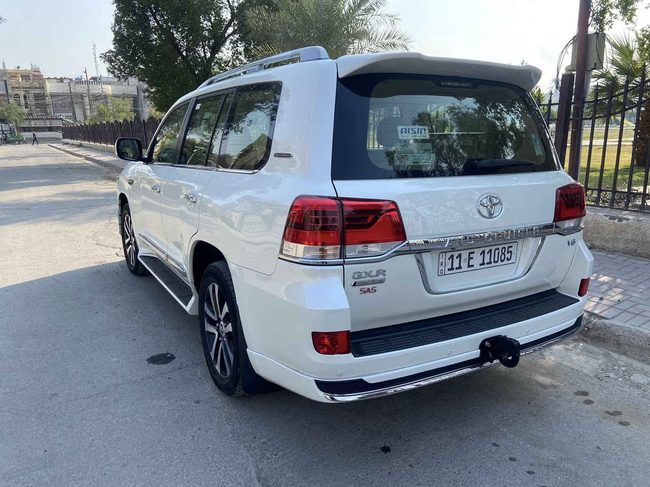 السلام عليكم لاندكروز ١٩ كراند تورنك وكالة ساس محرك ستة سلندر ٤٠٠٠ ماشية ٧٠٠٠٠ الف حقيقي جديدة بمعنى الكلمة وكفالة من الصبغ والحادث ادامة داخل الشركة والسيارة باسمي شادلها تخم تاير جديد 
فتحة سقف سلايت 
تشغيل عن بعد 
خمس بصمات 
صندوق كهرباء 
يدات نيكل 
انارة ترحيب 
مقاعد الامامية كهرباء 
داخل جلد 
ثلاث قطع تبريد مركزي 
شاشة ام الدعاء 
شاشات خلفية 
اضاءة زنون 
دبل ماوس 
حساس امامي خلفي 
زراك لايت 
دشبول لكزز 
مري قلاب 
شاحن واير ليس 
مكانها بغداد وسعرها ٥٣٥ للاتصال 
***********
