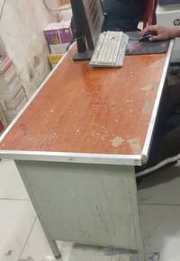 رفوف حديد جدارية • ٢٥ قطعة • ميز مكتبة