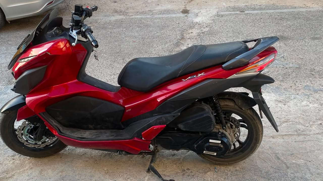 السلام عليكم دراجة sym-vsx موديل 125cc، 22 ماشية
4000 كهربائيات كلها شغالة دراجة نظيفة بيهة فقط ضربة امامية تتصلح وواكعة من الصفح سعرها 12 ونص مكان بغداد
***********
