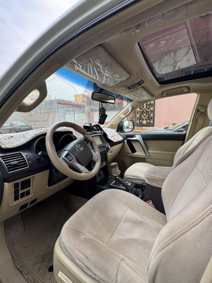 پرادۆ ٢٠١٤ Vx
فول مواسەفات لە مۆدێلی خۆی کۆتا مواسەفاتە
6 پستۆنە 
٢١٠ هەزار ڕۆشتووە 
بێ سبوغ  تۆزێک ساردی هەیە 
کوشنی کارەباییە 
کوشنی دواوەش کارەبایە 
کوشنی هیتەرە 
سلایدە 
سەلاجەیە 
Abs 
حاسەیە پێش و پاش 
سەنەوی و رەقەم تازەیە 
ژ.م :***********
