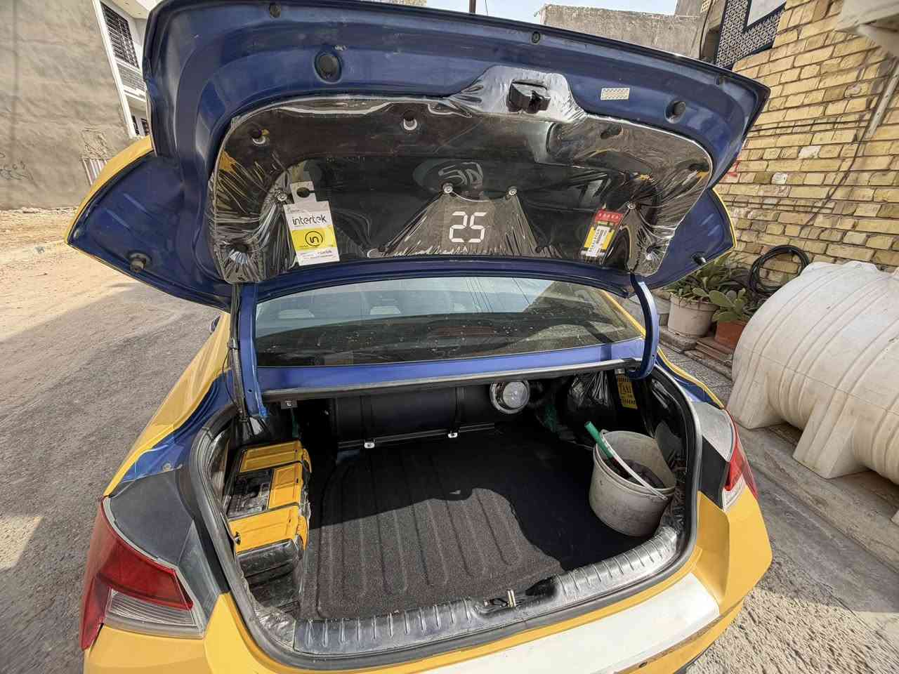 السلام عليكم
الانترا        (بيع فقط)
موديل 21   بغداد تكسي

سنويه لل2028

السياره ماشيه 86
حادثه مثل مموضح 
باب وجاملغ مبدلات بدون دواخل والباقي تصليح
بدون ايرباك
المواصفات فول ماعده الفتحه
بصمه دخول ويدات ترحيب 
شحن لاسلكي 
سايد ابريك دكمه
واتو هولد
كشن تدفئ 
تبريد ابيانو 
لد امامي ولايت زنون 
ويل كب ١٦ ابلادي 
كامره خلفيه

 تحديد مسار + نقطة عمياء+سياقه ذاتيه تحسس ازدحامات
مانع انزلاق 

ورادار امامي
شاشة  كبيرة تدعم كار بلي واندرويد اوتو + شاشه اعطال 
ثلاثة انظمة قيادة 
تحكم ستيرن كامل 
كروز سرعة 

محرك 2000  دوش ‏
كير بلادي 
ومنضومه غاز جديده
السياره مدوشمه ارضيه وسفريات ومقاعد وجنطه ومغلفه السياره داخله كله
اسياره علئ البلاد حجره ممشويل اي كلوب بيه ممشتغل 
سياره جهازه وصفاحها موس وكبل للشارع وجديده بالعافيه علئ الي ياخذها

عنوان بغداد
الدورة
حي دجلة

***********
