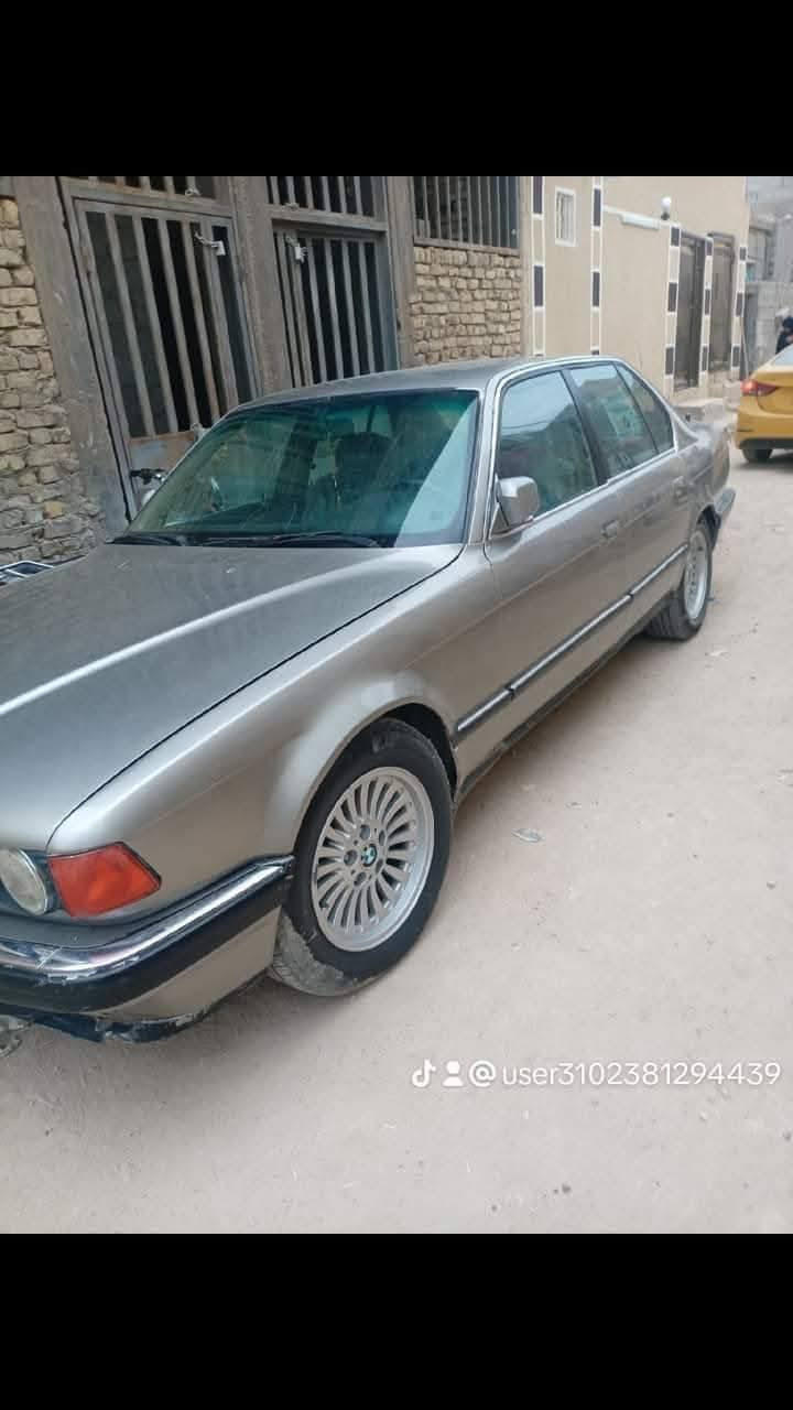 السلام عليكم بي ام 735 رقم بغداد مدار او وکاله كير ومكينه حاويه صبغ عام جمالیه رقم بغداد بيهه نواقص بسيطه بيع او مراوس مكاني كربلاء للاستفسار ***********
