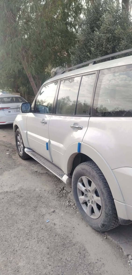 باجيرو 2013 فول مواصفات عدا دمام كشنات كهرباء جلد فتحه ثلاجة دفع رباعي شاشة كامرة صدر خلفي جديد الأمامي زين كشنات جلد بلادي ومغلفهن غرفة جديدة ماشية 174 الف مكاني بغداد البلديات او الحبيبة
محرك مكفول كير مكفول بيها صبغ دعامية أمامية وغلاف سبير لغرض التحديث بيها ربع باب بارد يعني حديد كفالة من صبغ شاشة كامرة حساسات أمامية خلفية كامرة دوارة فتحه سلايت 8 سماعات 7 راكب تبريد مركزي السعر 158 مجاله كلش بسيط  ورقة موديل 2013 اعتذر عن مراوس الشراي يتصل ويدلل *********** نضام دفلوك السيارة مال جناي
