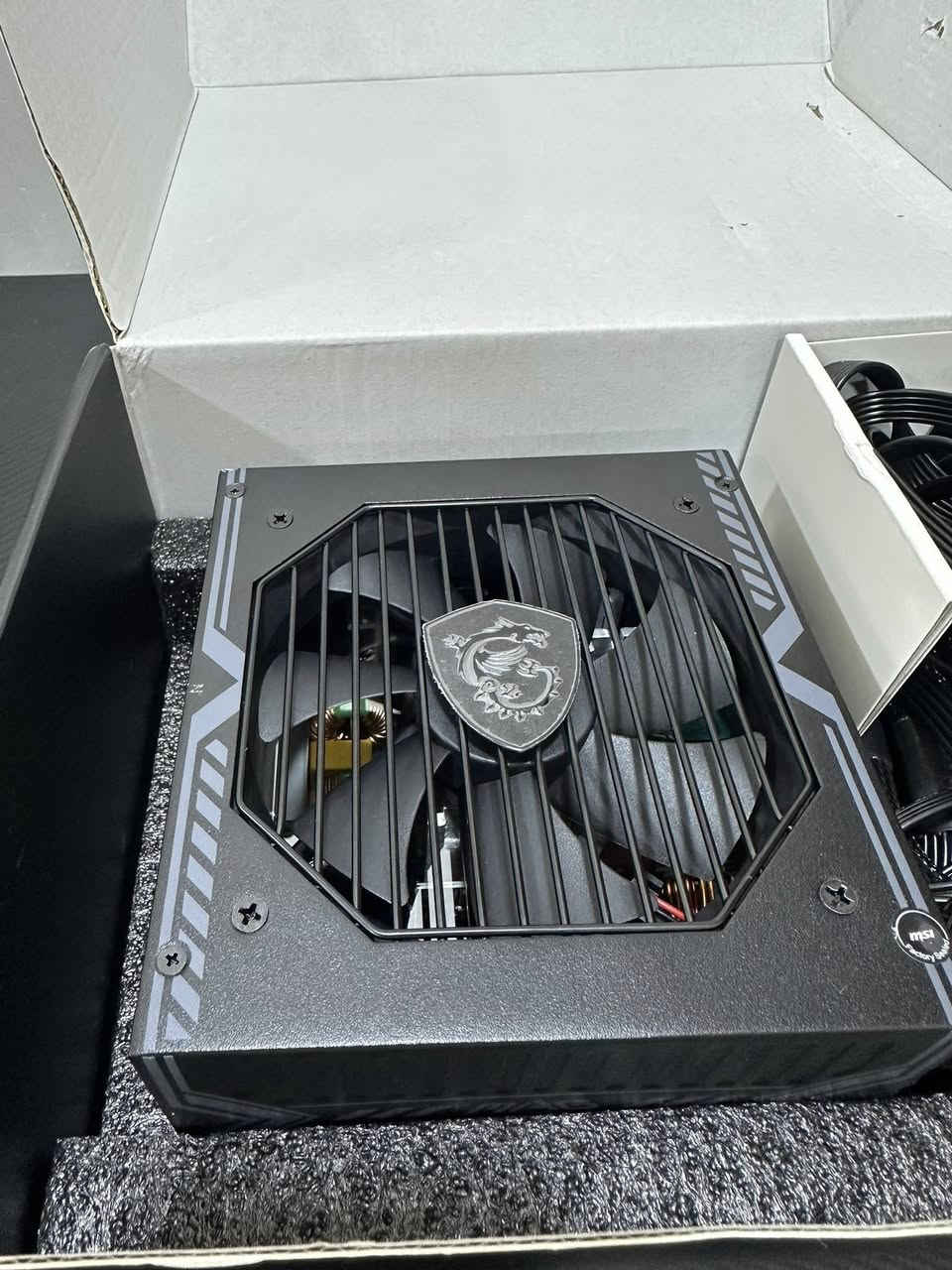 باور سبلاي msi بعده بل لايلون ممستعمل ابداً

750w

سعر 75


**إذا كنت صاحب هذا الإعلان وتريد حذفه لأي سبب، رجاءا أرسل رسالة إلى الدعم الفني**
