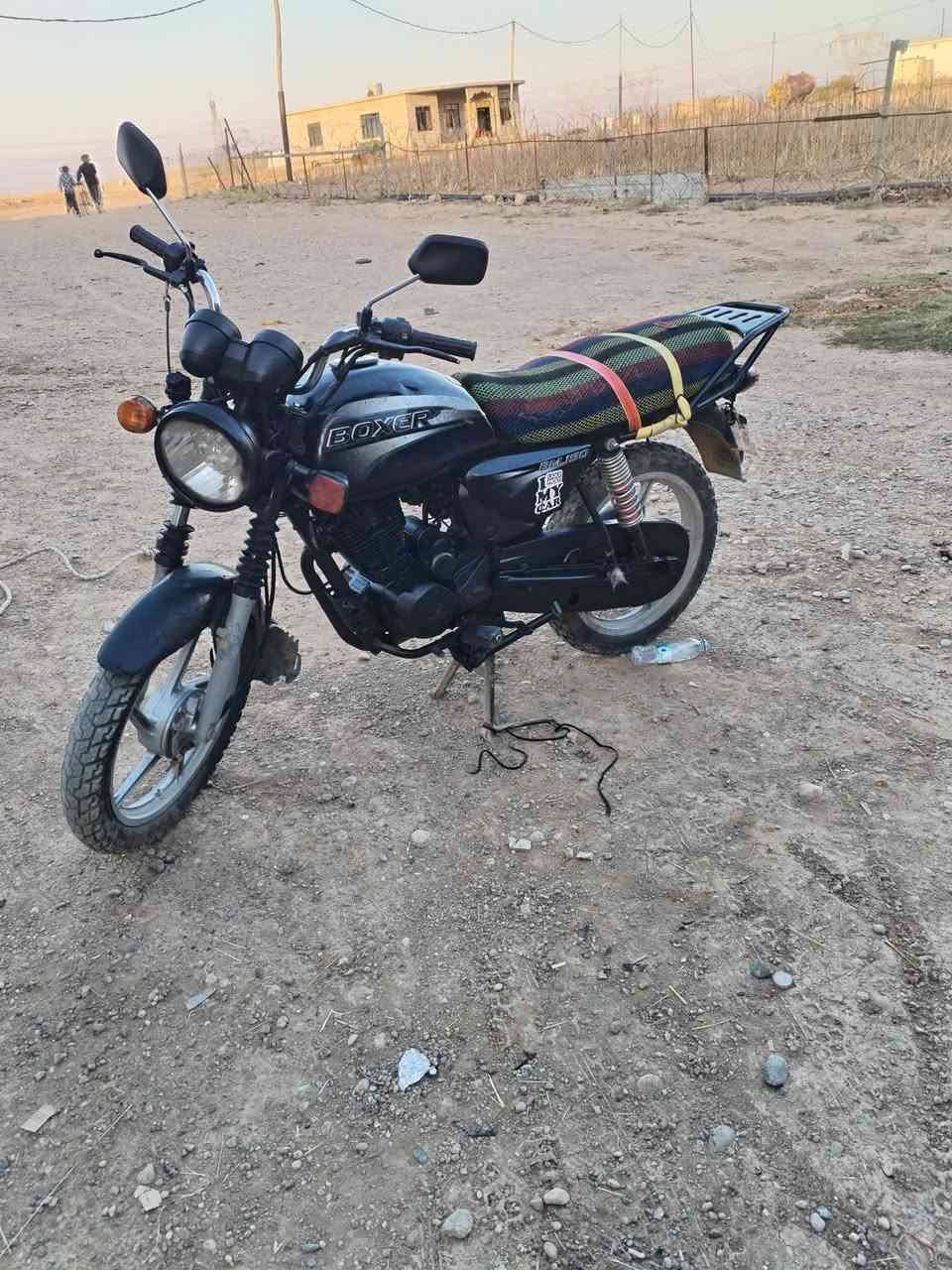 السلام عليكم ماطور للبيع بوكسر موديل 20وايرمنيه كلها تشتغل تواير جدد سعر 280بي مجال  للستفسار لتصال علا رقم *********** مكاني بل كسك مراوس يرهم
