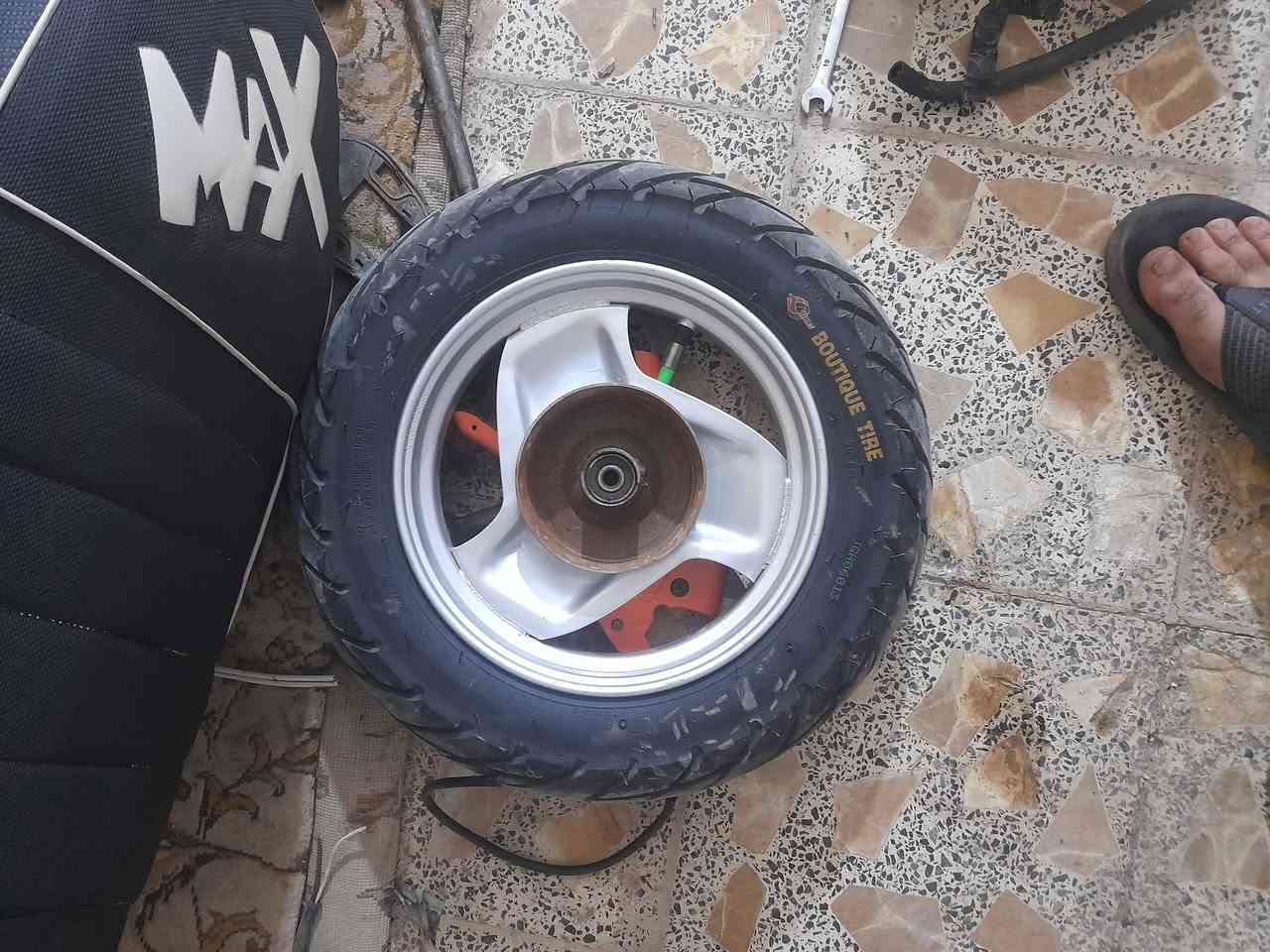 سلام عليكم
مكينه 55 ياماها كامله 150
دبل أمامي جديد  20
ويل وتاير أمامي جديد40
كفر كامل ما عده مالت الايت 15 اصلي 
سوادات كاملات  اصلي  50 وبيهن مجال
شاصي منغولي 75 
تانكي 20  

ضفيره كامله عقل رياضي كتف شحن كويل كامله 40 الضفيرة جديده ول كتف جديد ول كويل جديد 
سوبر 30 اصلي هوه ودباته 
سكان 10 
ماشه 25  
رقمي *********** وبل  خدمه 
اذا تاخضهن كلهن شيله وحده بيهن مجال
