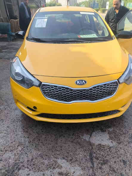 السلام عليكم 
كيا فورتي موديل 2015 وارد امريكي 
سيارة جاهزة من كل النواحي
محرك و كير خير من الله 
صدر جديد تخم تاير جديد 
مواصفاتها تحكم استيرن جهتين 
شاشة و كامرة 
قيادة ثلاث وضعيات 
و باقي المواصفات المعروفة 
رقم بغداد بسمي شرط التحويل 
مكان السيارة بغداد ابو دشير
السعر (100ورقة) يعني شدة و بيها مجال قليل للشراي
تفاصيل اكثر الاتصال على الرقم التالي 
***********
