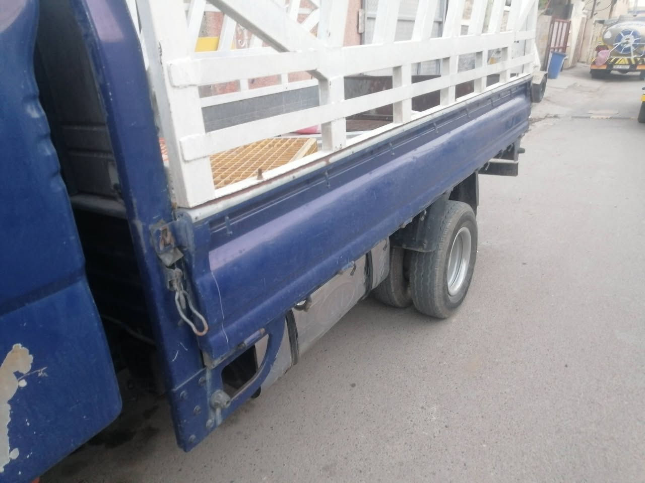 السلام عليكم كيا فحل ٢٠١١ مسكر محور بم ونوزل صدر جديد تخم تاير شاصي رقم شاصي مكفول السيارة مكفولة من الضربة والصبغ بس جاردة المكان بغداد التفاصيل التصال ***********
