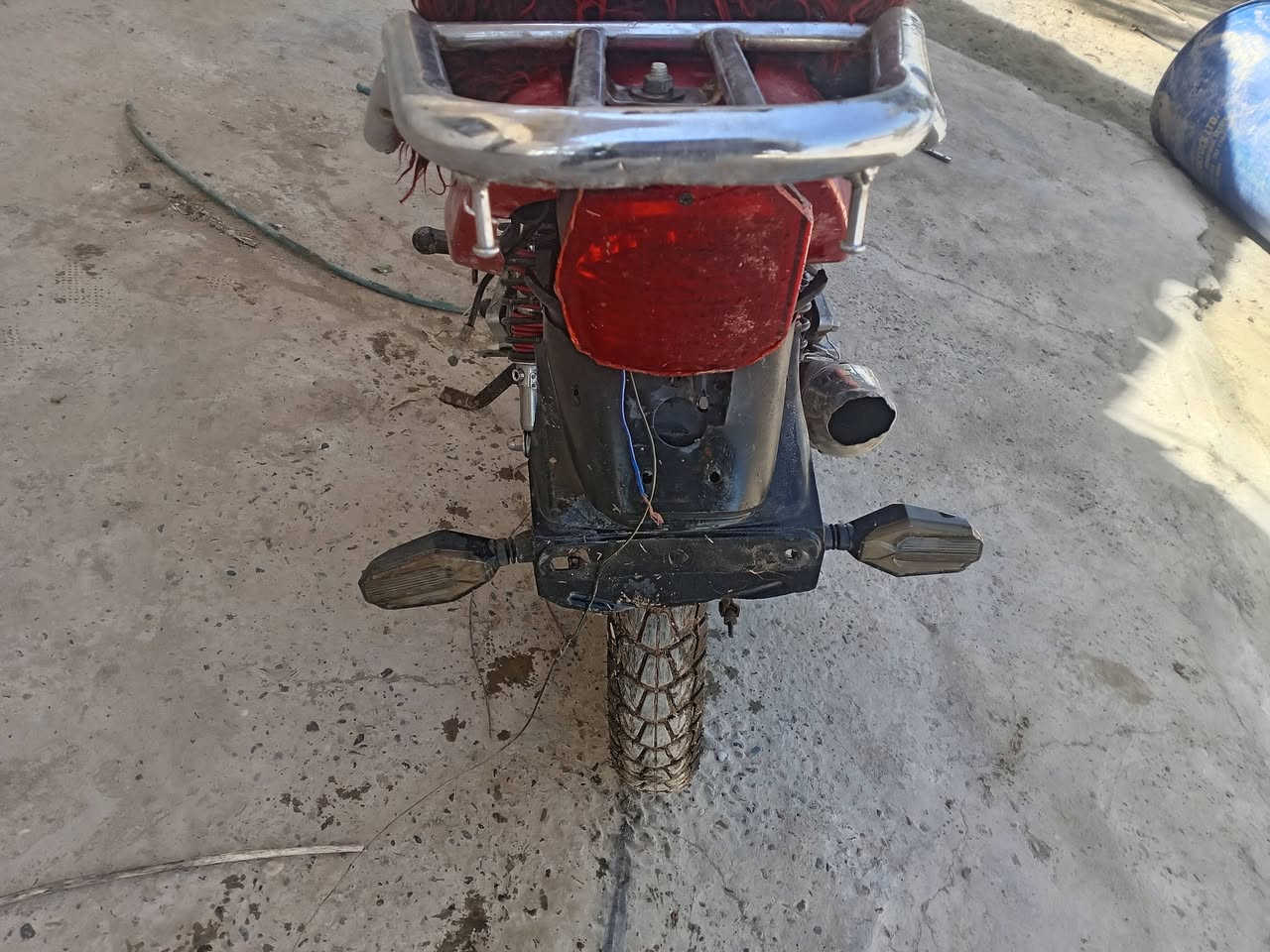 بانده للبيع مديل ١٩ محرك يراني عشرين السعر ٣٠٠ وبيه مجال ***********
