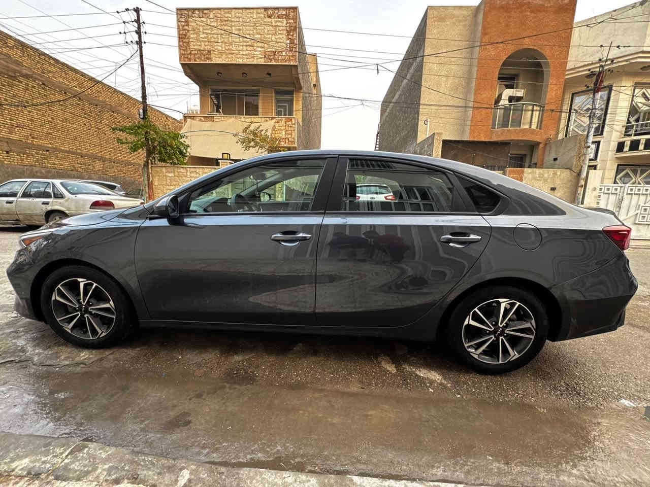 السلام عليكم
فورتي 2023 نص مواصفات
شاشة جبيرة- ويل كب حجم 16- شاشة اعطال-رادار امامي
شاشة تدعم ابل كار بلي-تحديد مسار-قيادة ذاتية
3وضعيات قيادة-كاميرا امامية+كاميرا خلفية دوارة
مكينة 2000 دوش مرغوب

السيارة بأسمي تحويل ثاني يوم
الضرر حافة البنيد ونصبغ. بدون تبديل ليبل واحد
بدون ضرر داخلي
مكاني بغداد-چكوك
السعر 145 
للاتصال: ***********
