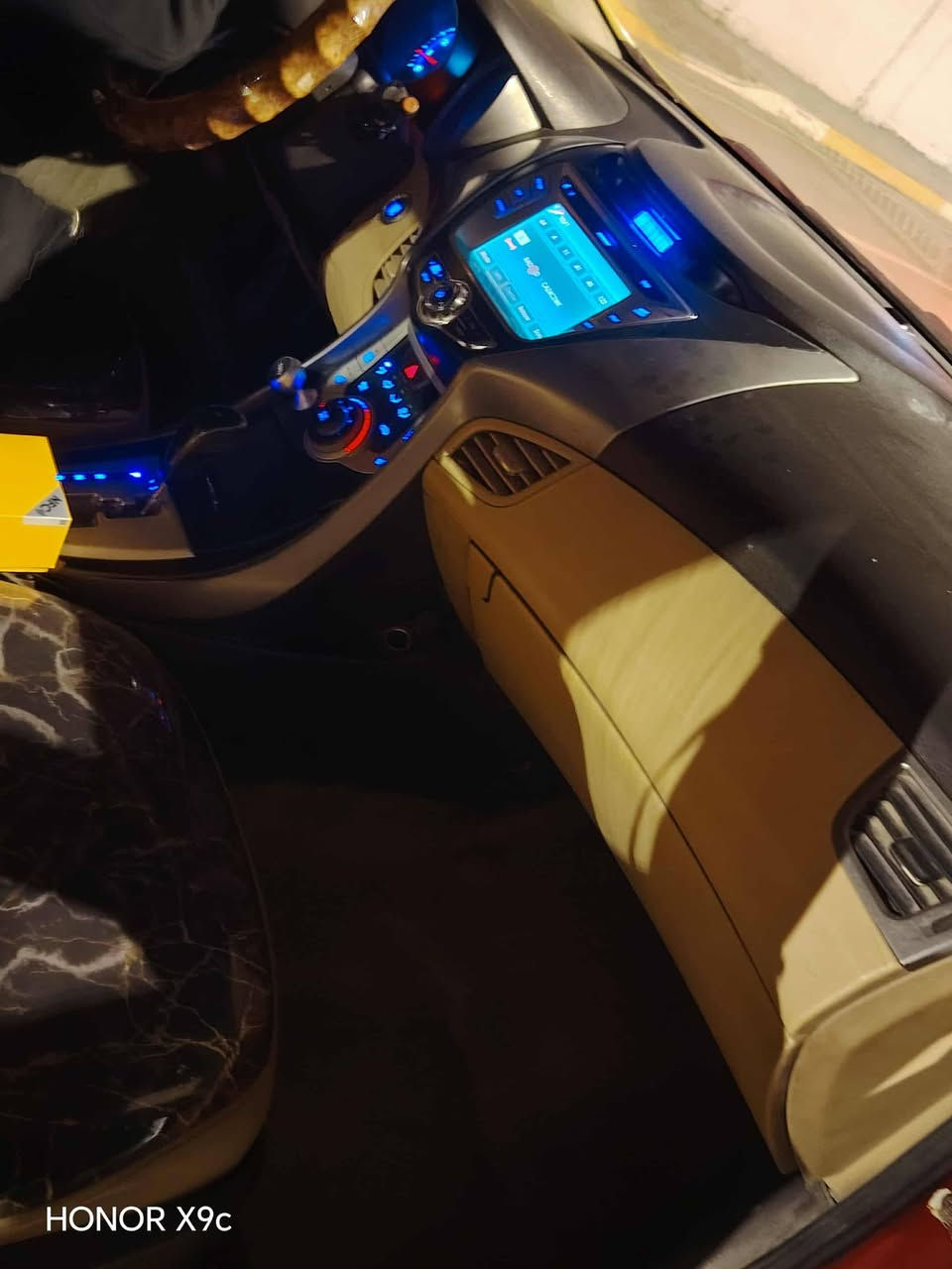 السلام عليكم النتره موديل 11 فول بيه حادث بس باب حداديه ومكينه وكير خير من الله مكان طوريج 
السعر  ،،90. 
***********
