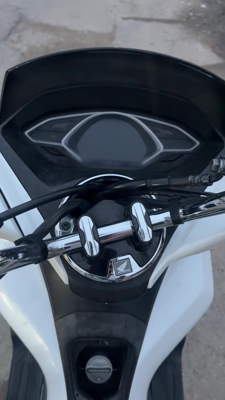 B.S.Xجيل ثالث محرك150 دراجه نضيفه بس كفرات بيهن شويه شخوط  اما لباقي كله كفاله دراجه ماشيه23 بعدها جديده 
تنويه!!! دراجه ياباني 
سعرها 16 
متواجد وتساب فقط رقمي ***********
