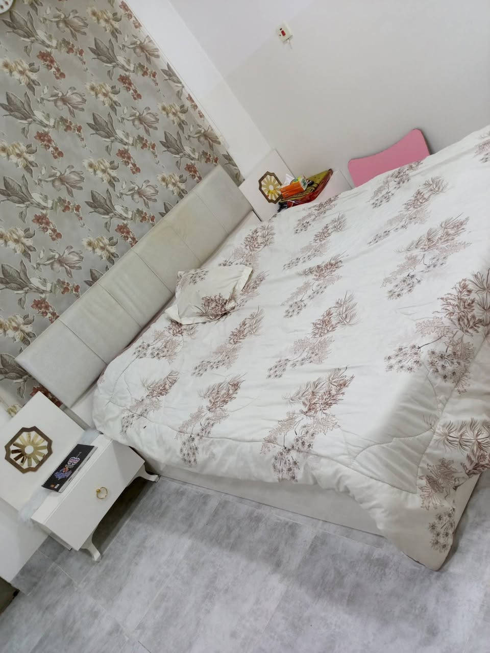 غرفه نوم للبيع سعر 600 الف عنوان كركوك الشورجه نظيفه جدا *********** ***********
