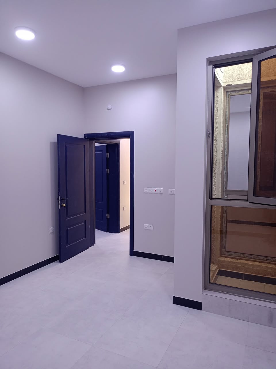 شقق حديثة غير مستخدمة للايجار - حي الجامعة - فرع زنود الحمداني - قريبة جدا على الشارع العام
جميع الشقق مؤثثة سبلت 1 طن تحكم امبير حار بارد لكل الغرف
كل شقة مع مطبخ تركي كامل
كل شقة تحتوي على 2 غرفة نوم - 2 حمام - مطبخ منعزل - صالة
مدخل منعزل ومؤمن تماما للبناية
جميع الشقق بنظام انتركم صوت وصورة
جميع الشقق بنظام عزل شبابيك وابواب وارضية
 
الطابق الاول بسعر مليون دينار للشهر
الطابق الثاني بسعر 900 الف للشهر
للتواصل *********** واتس اب
