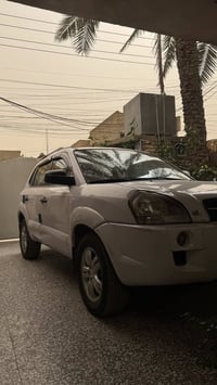 توسان 2008 خليجي كفاله عامه من ضربه و تبديل  فقط صبغ الابلاستك سونار م...