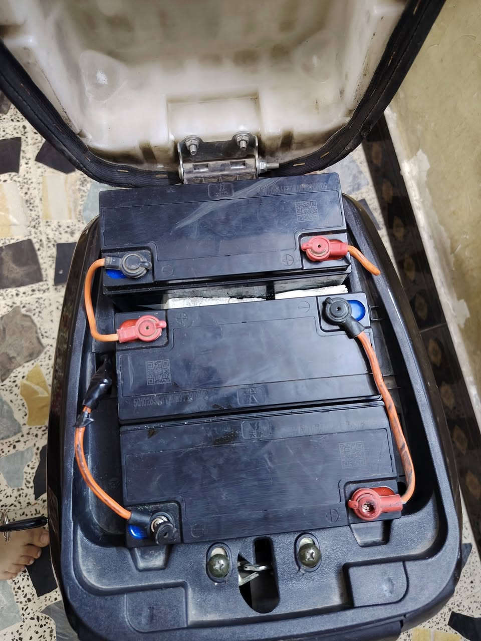 سلام عليكم دراجه ار ٩للبيع سته باتري كبار جديدات لك عنوان بغداد الحريه *********** فقط وات فقط مواصفات فول حتى شلعه بيها سعر ٤٠٠ وبيها مجال
