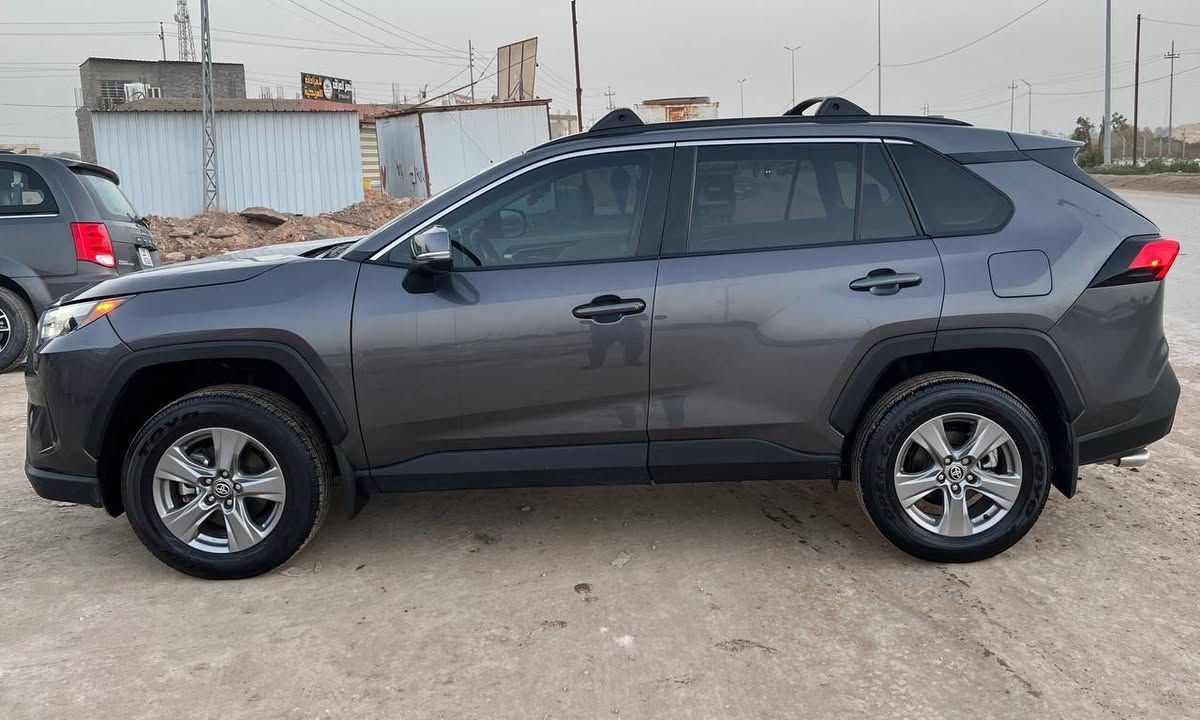 راف فور 2024 بانزين                          "  2024 Toyota rav4"  
 بدون رقم تترقم جميع المحافظات عدا الاقليم 
ماشية ٨٠٠٠ ميل قابل للزياده 
مواصفات xle 
بصمه دخول ذكي 
رادار امامي خلفي كهربائي 
تحديد مسار 
نقطه عمياء 
محرك 2500 
فتحة سقف 
جنطه كهرباء 
مكان السيارة بابل المسيب
حادثهه قبق جنطه مبدل نفس اللون وبنيد  مصلح نفسه ومكحل من الامام بالمسدس مثل ما موضح بالصور . السيارة بدون صبغ حته الدعاميات نفسهن ما مصبوغات
صور الحادث مرفقه 
السعر 214 ورقه 
رقم صاحب السيارة *********** الفلوجة, الأنبار
