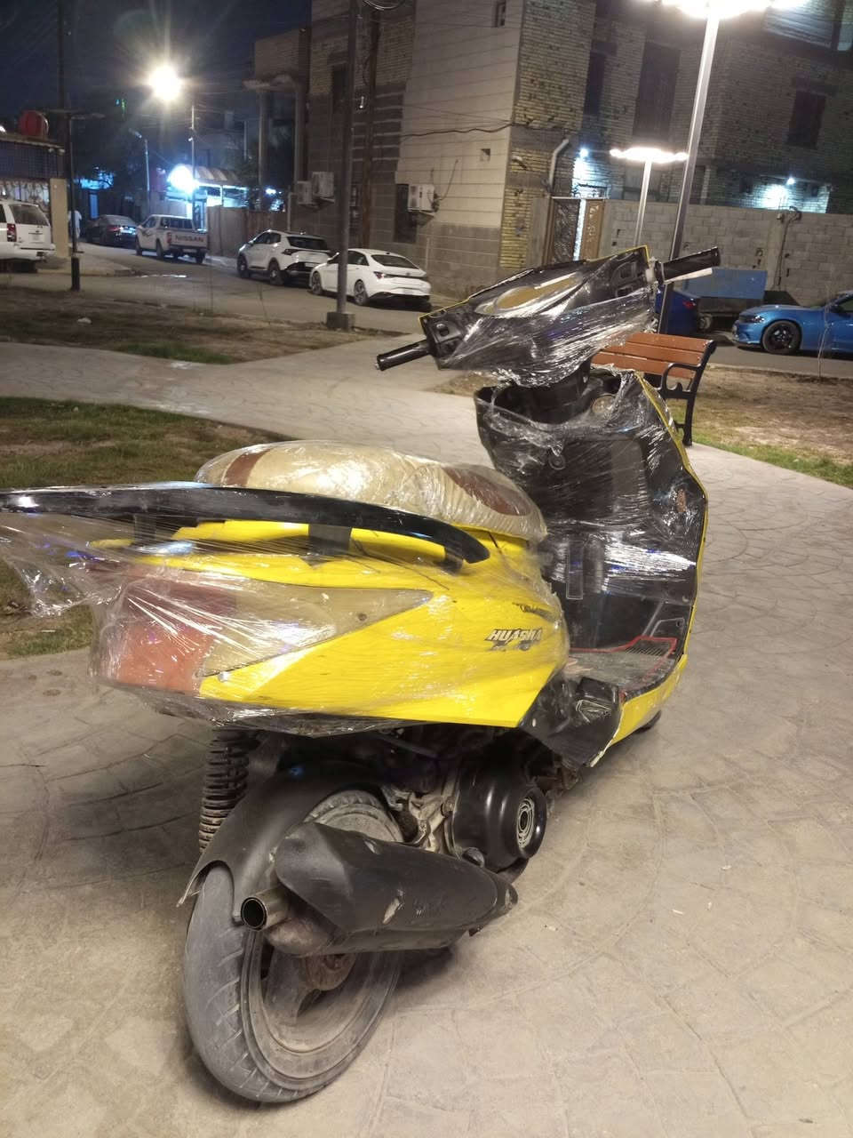 السلام عليكم دراجه سكنس للبيع مكينه مال ماكس عدله بوشه 49 ماكينه بلاديه ما مفتوحه كهربائيات  شغاله تايرات جدا دبلات جده الدراجه جاهزه ماكينه ناعمه شلعه ومعدل سعرها 300 وبيها مجال مكاني بصره المعقل *********** ما متواجد على الشريحه بس واتساب عندي
