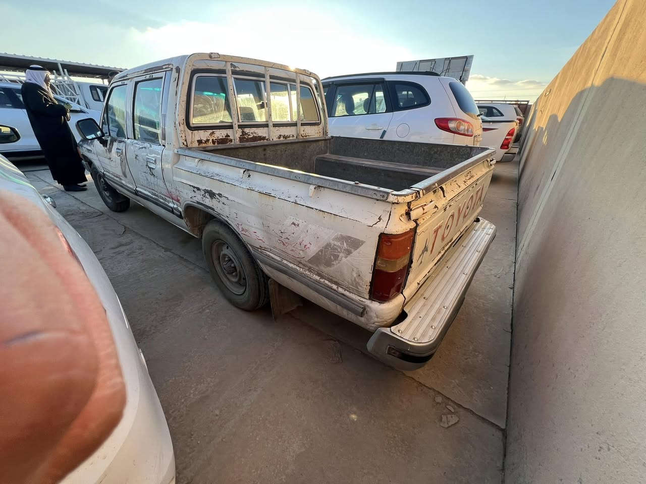 سلام عليكم 
بكم كروسيده 
موديل 1987
كير ومحرك ثري واي شرط 
تماتيك رقم نينوى تحويل شرط 
السعر 60 وبيها مجال للطيبين 
الرقم ***********
