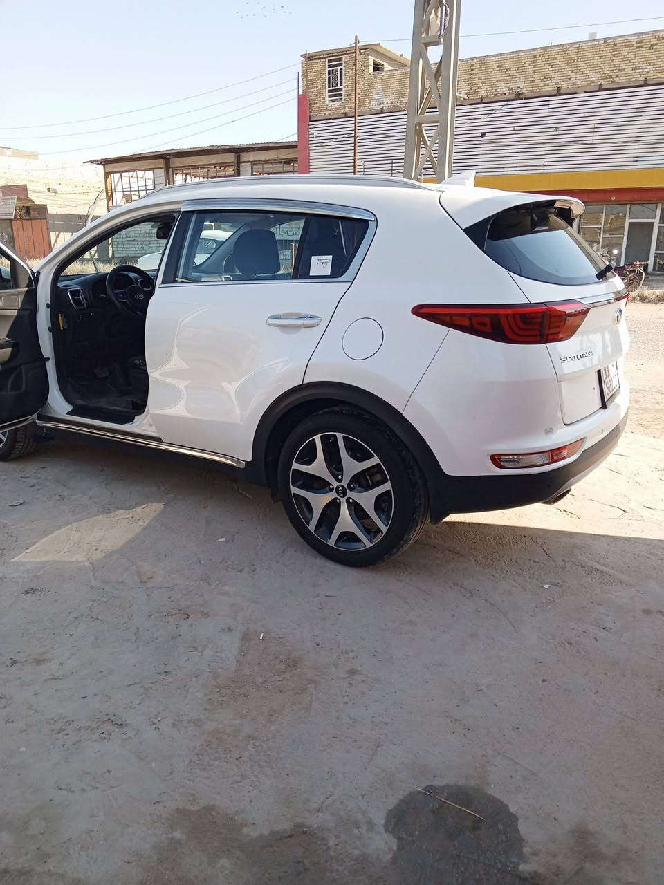 سبورتج كاز بلاديه موديل 2018 بسمي سنويه ل29 بيه ضربه جاملغ الامامي جهه السايق والجماملغ الخلفي اليمنى ماشيه 16الف سياره نضيفه وحلوه سعر 150 وبيه مجال للطبيبن رقم الهاتف ***********
