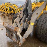 فولفو L90E • موديل ٢٠٠٢ • ٣٢٤٠ ساعة