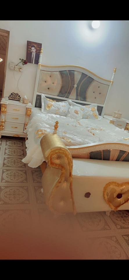 غرفة عراقيه ضخمة مابيها ضرر سعرها ٣ مليون ونص العمدان البتصميمها من مصر هاي صورها سعر البيع مليون ونص قفل مكان بغداد البلديات للاستفسار ***********
