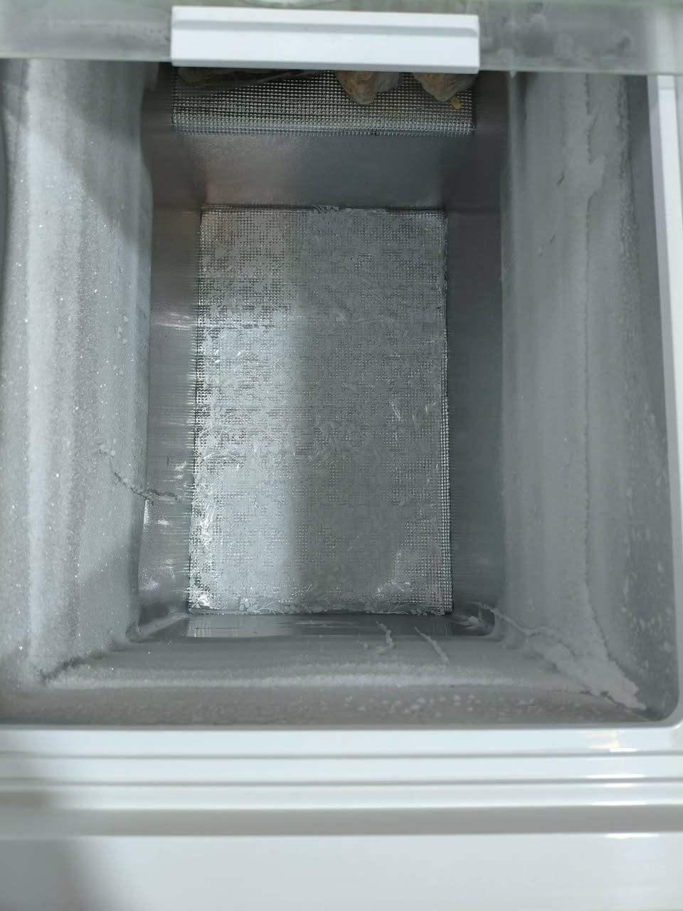 مجمده للبيع 14 قدم جديد مستعمل شهرين السعر 280  بي مجال العنوان موصل حي النور رقم الهاتف ***********
