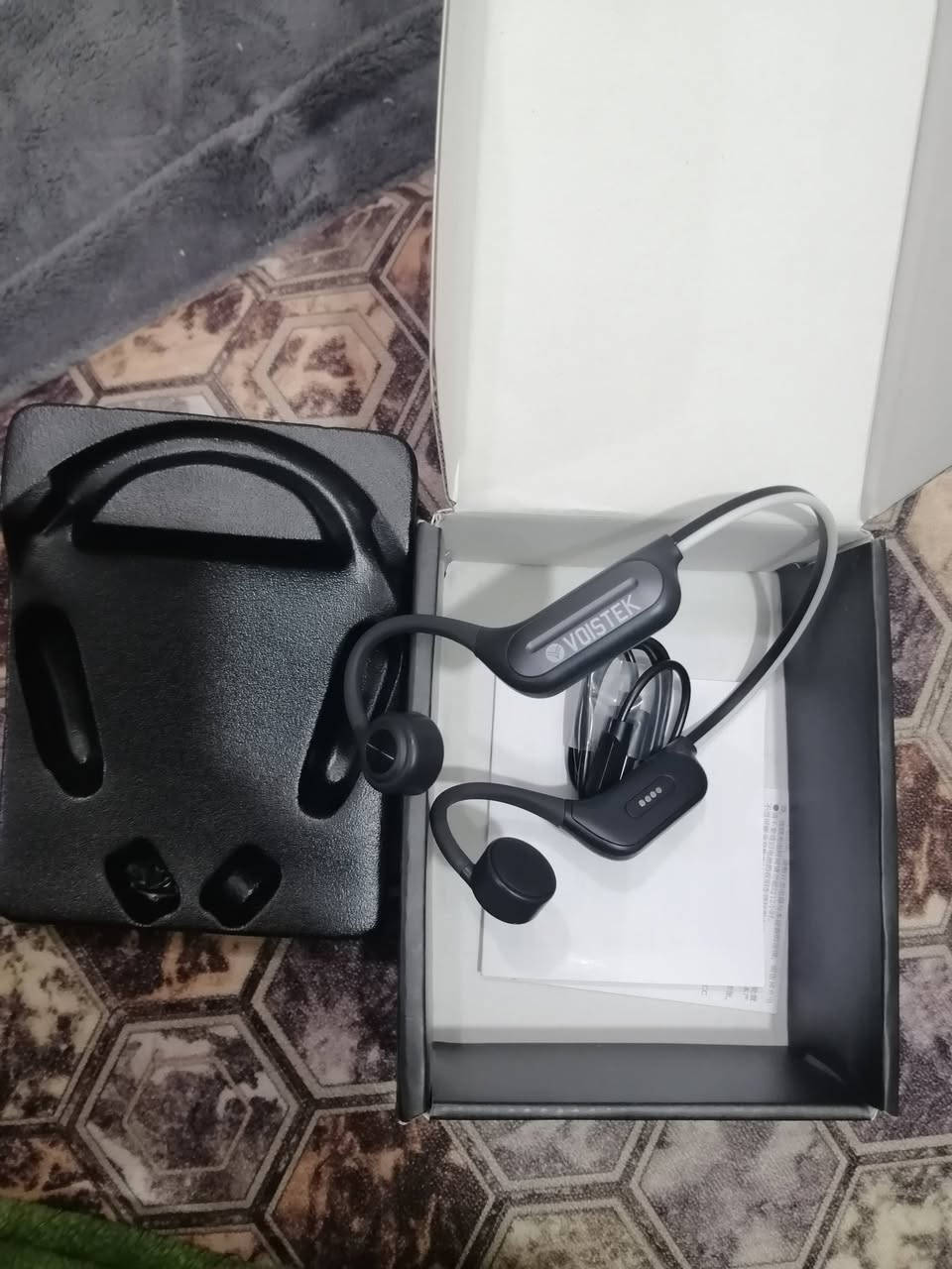 سماعه وتربرو ماركه فويستيك بلوتوث ذاكرت السماعه 32كيكه غنيه عن التعريف للبيع اعله سعر وبل عافيه عل ياخذه ***********
