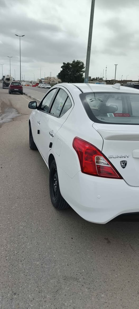 نيسان صني موديل 2025 
ماشيه 6000
رقم اربيل صادره بيها وكالة بأسمي
سيارة مدوشمة ارضيات وصندوك وكشنات
بيها منضومة زينون
شاشة لكزز
تحكم ستيرن
هندي ابو البليتة الزركة 
ماخذها زيرو من الشركة
مبدل دهن مرة وحدة
سيارة بيها خسفة بالباب الي بصف السايق وتكمة جوه الباب هم مخسوفة دعمتها دراجة وكلولي ترجع بدون بارد بي دي اف بقيتها ماسويتها لان شغلتها بسيطة 
السعر 126 ورقة 
رقم التلفون ***********
العنوان البصرة. Colombo, Sri Lanka
